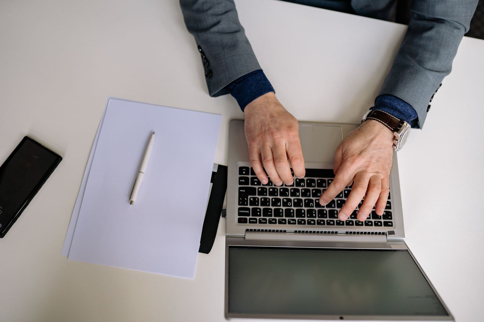 Why Couples Are Ditching Binders for Digital Wedding Planning in 2026