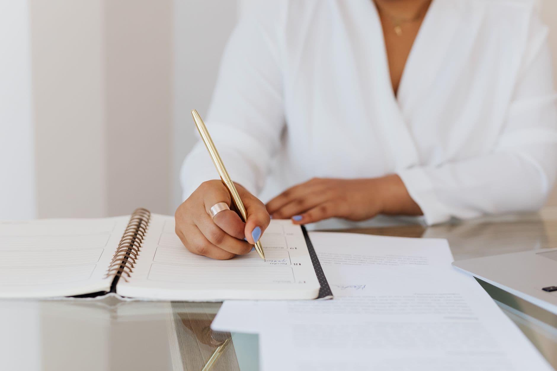 How to Manage a 300 Person Wedding Guest List