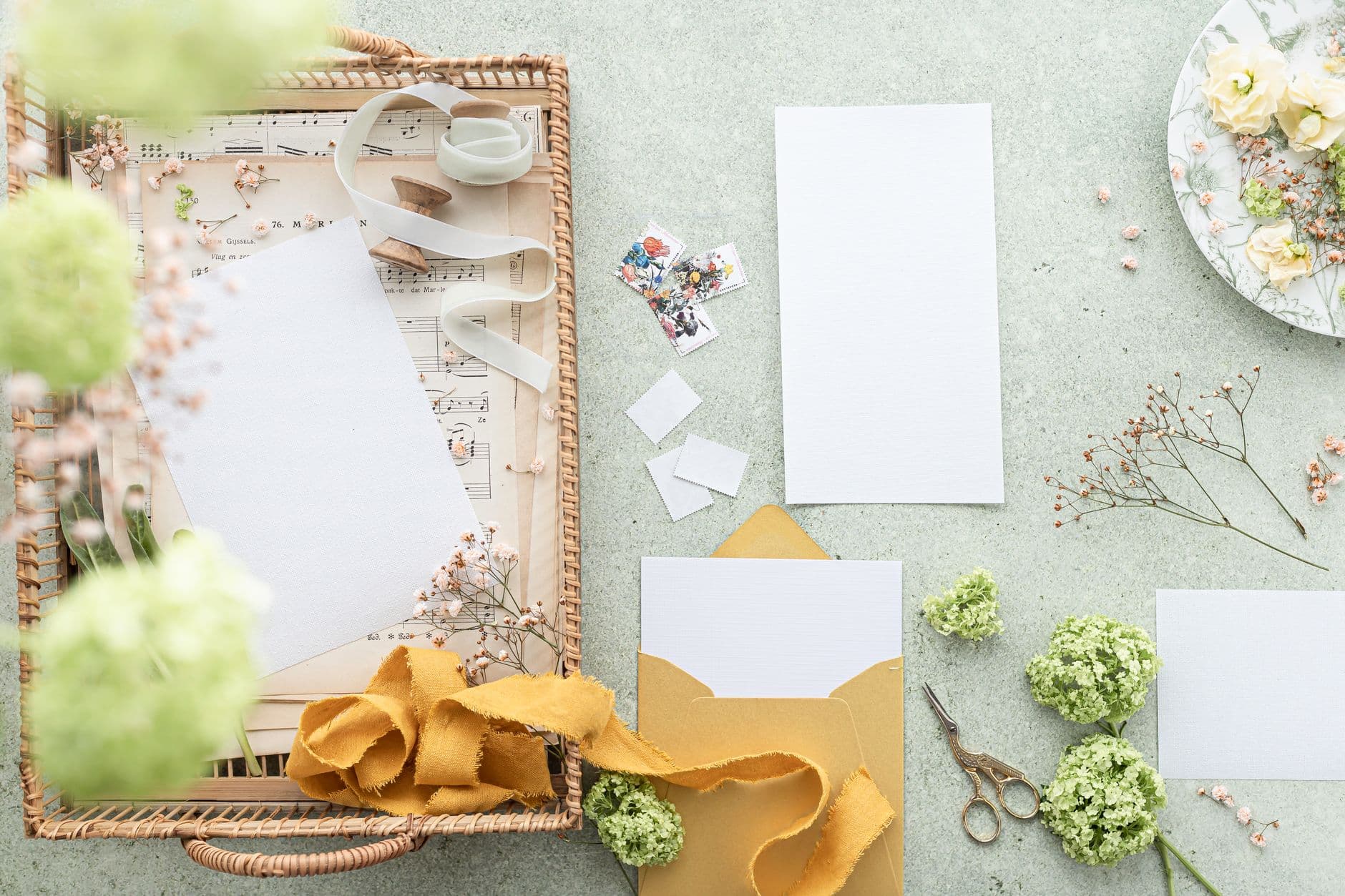 How to Send Wedding Reminders to Guests